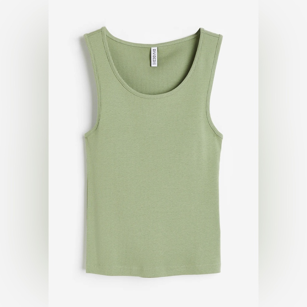 3/$10 🌼 H&M Divided Basics Olive Green Tank Top